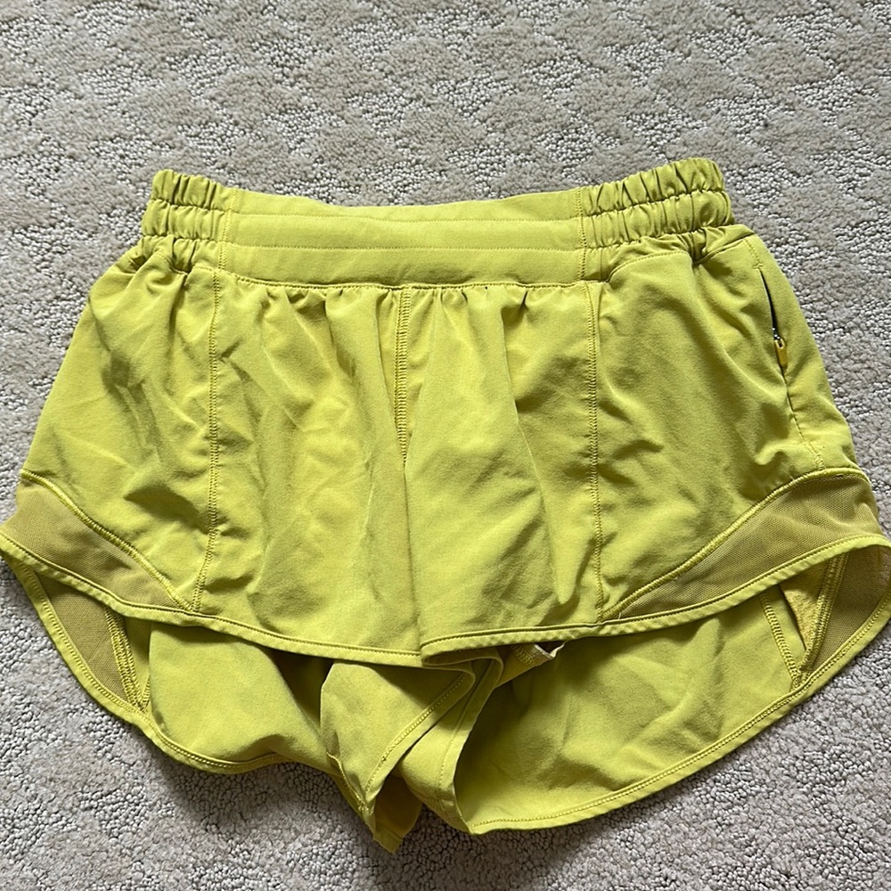 lululemon hotty hot shorts 2.5 inch